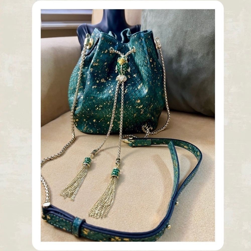 Vegan Leather Green/Gold Snake Print Bucket Bag w/Goldfish Drawstring/Top Handle - Picture 5 of 16